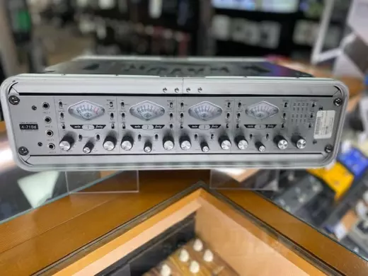 Universal Audio - 4-710D